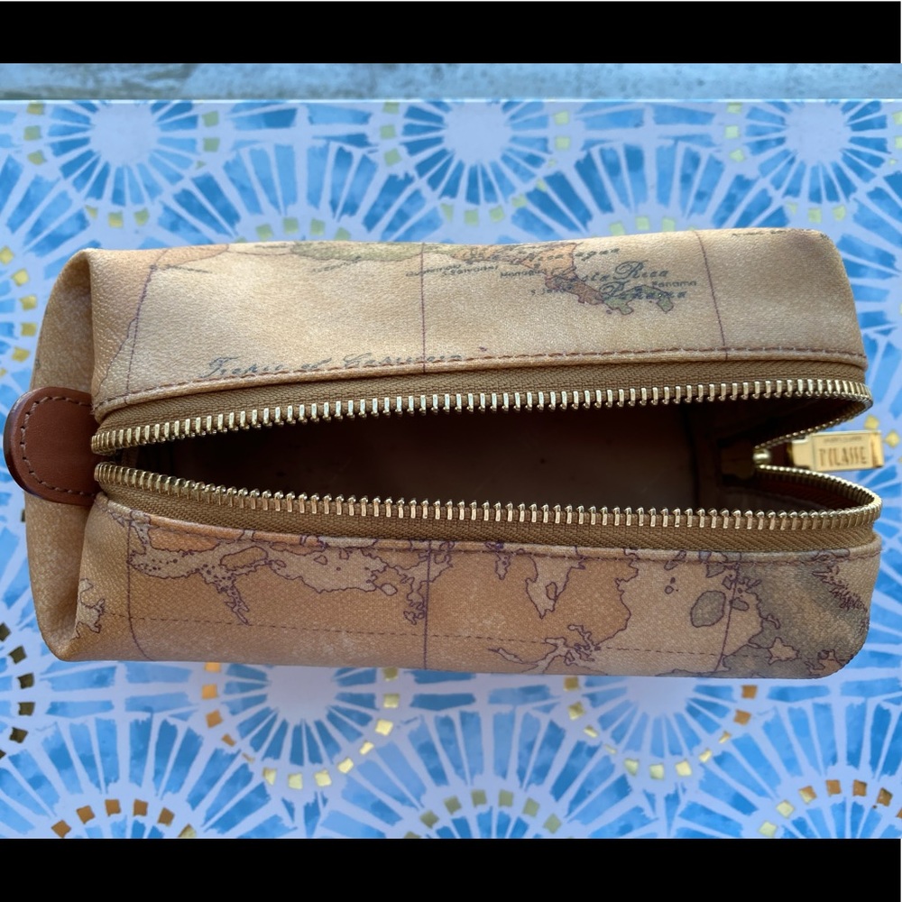 1a Classe Alviero Martini make-up pouch zipper